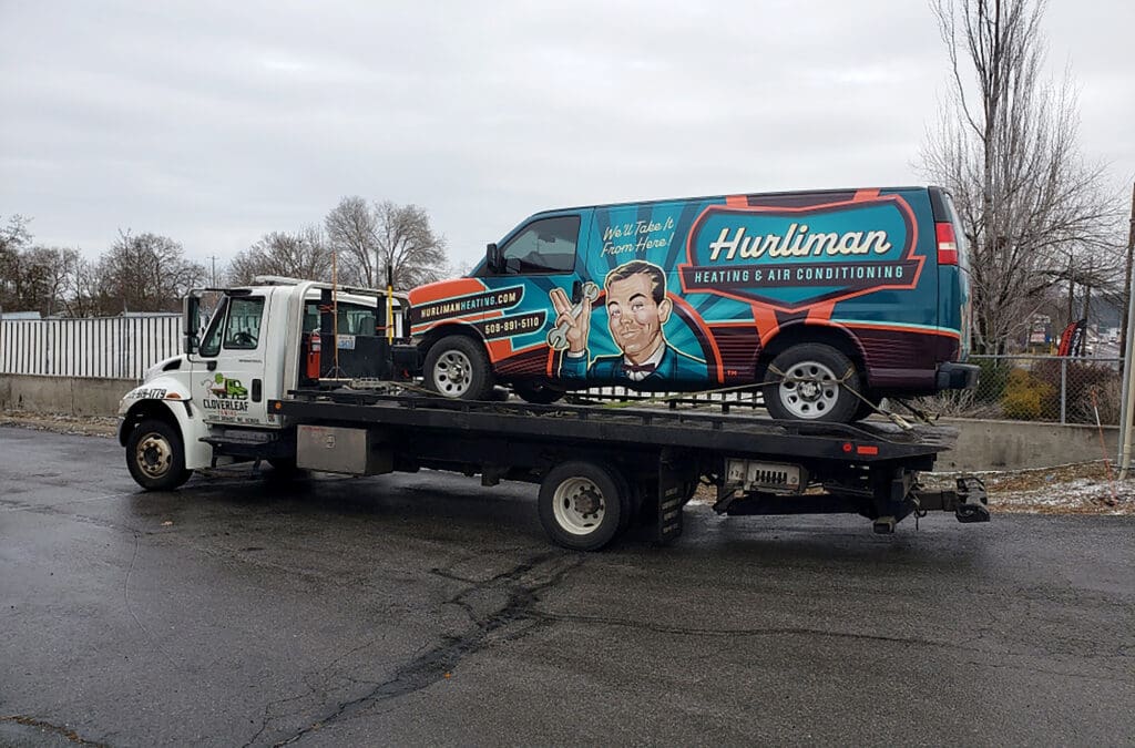heating-cooling Cloverleaf Towing flat bed truck towing a work van